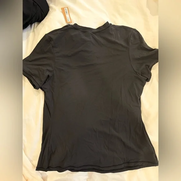 SKIMS fits everybody t- shirt - Picture 2 of 3